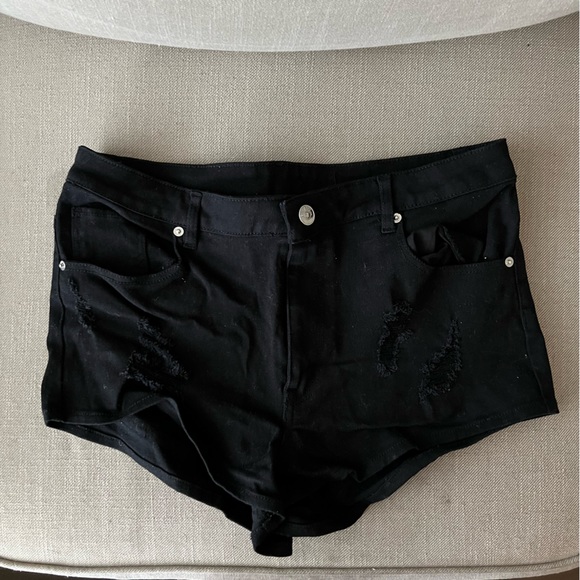 H&M Shorts - Picture 1 of 3